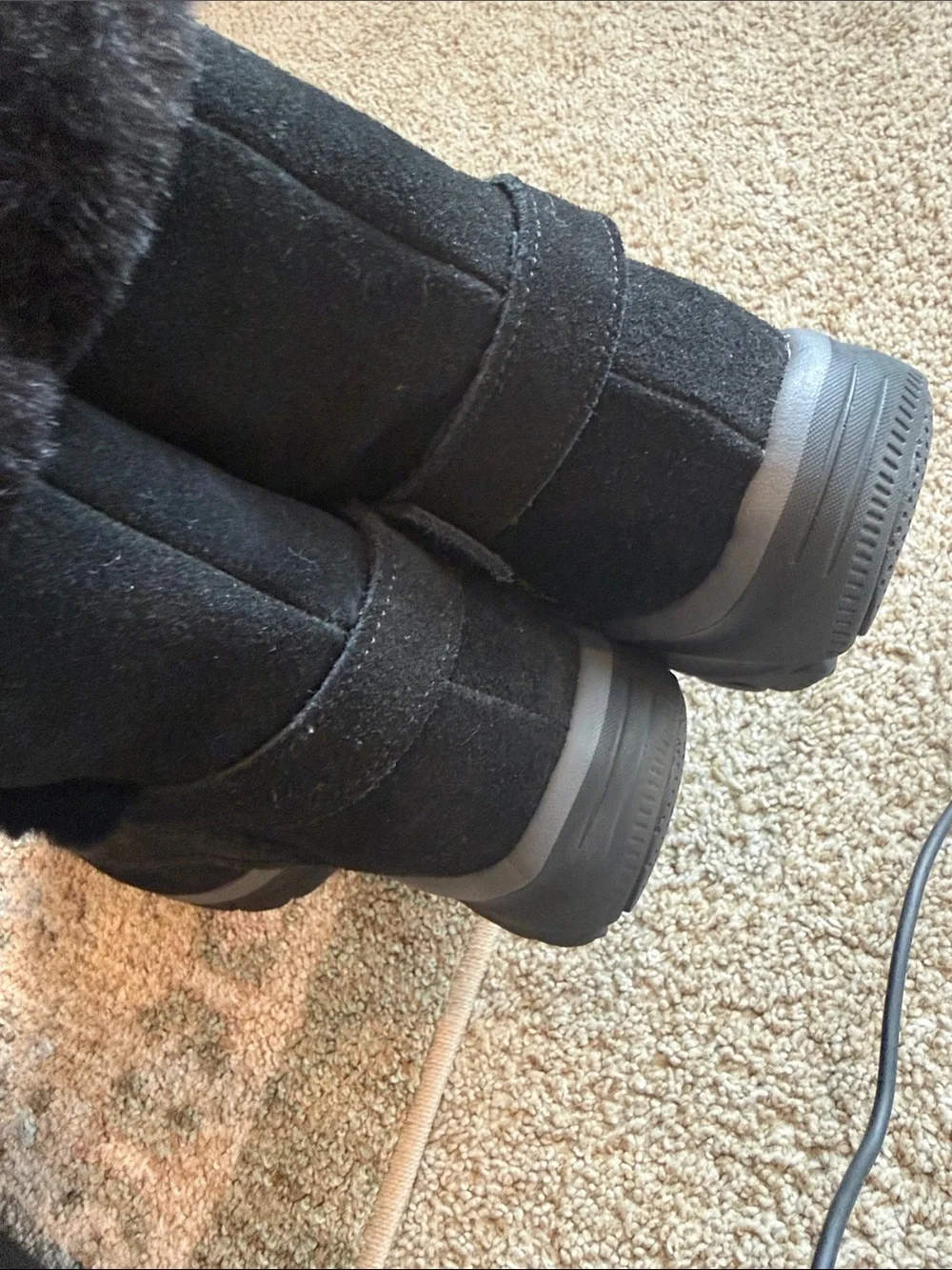 Skechers women’s slip ins  Black Faux-Fur Winter Boots size 7.5